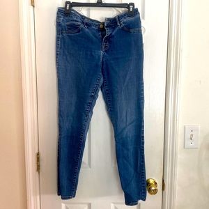 Women’s mid rise stretch jegging